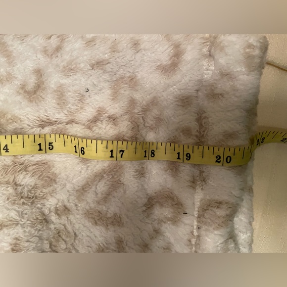Ricki’s Medium Cream with tan spots warm & fuzzy top, cowl neck & 3/4 zipper. - Picture 6 of 7